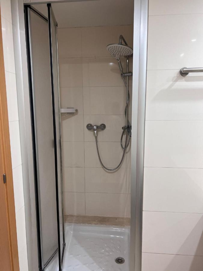 Fira Gran Via 2 - Private Rooms In A Shared Apartment - Habitaciones Privadas En Apartamento Compartido Оспиталет-де-Льобрегат Экстерьер фото