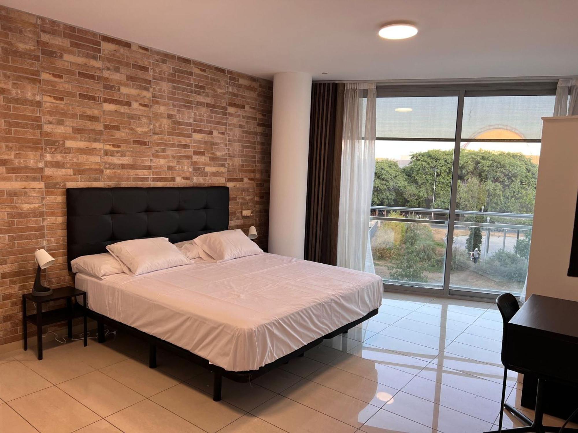 Fira Gran Via 2 - Private Rooms In A Shared Apartment - Habitaciones Privadas En Apartamento Compartido Оспиталет-де-Льобрегат Экстерьер фото