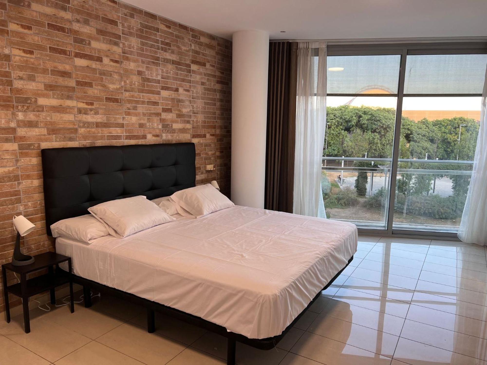 Fira Gran Via 2 - Private Rooms In A Shared Apartment - Habitaciones Privadas En Apartamento Compartido Оспиталет-де-Льобрегат Экстерьер фото