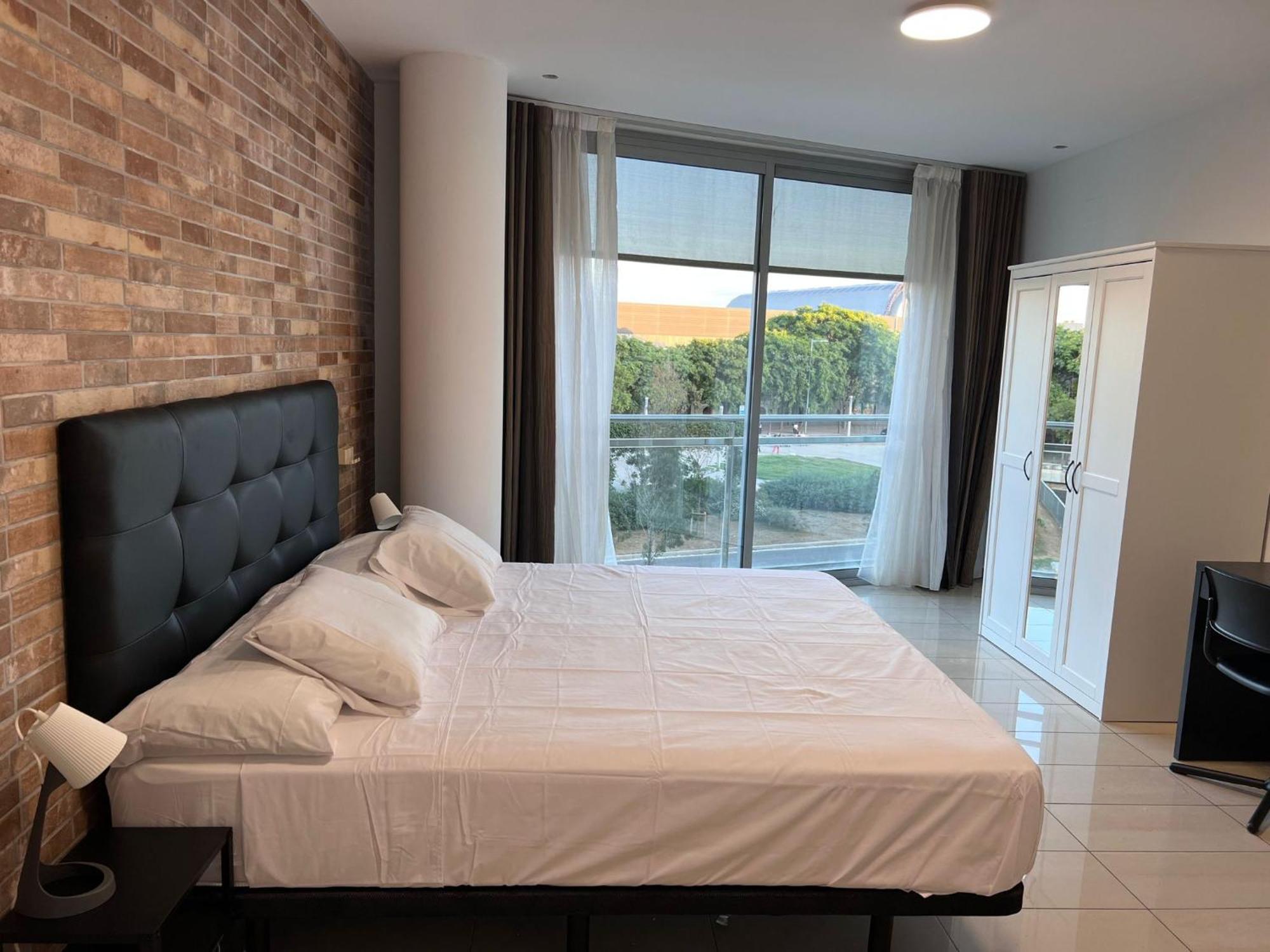 Fira Gran Via 2 - Private Rooms In A Shared Apartment - Habitaciones Privadas En Apartamento Compartido Оспиталет-де-Льобрегат Экстерьер фото