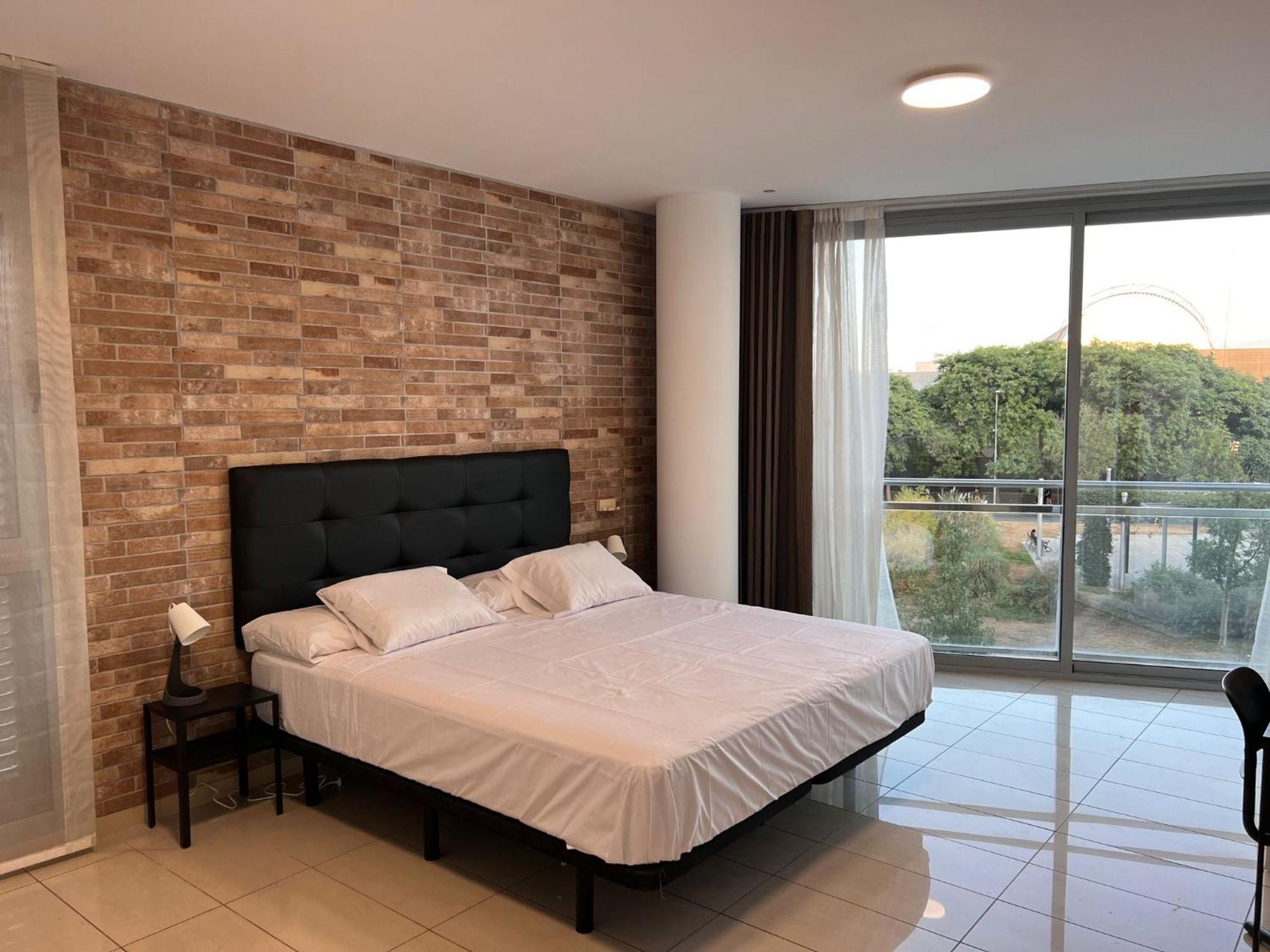 Fira Gran Via 2 - Private Rooms In A Shared Apartment - Habitaciones Privadas En Apartamento Compartido Оспиталет-де-Льобрегат Экстерьер фото