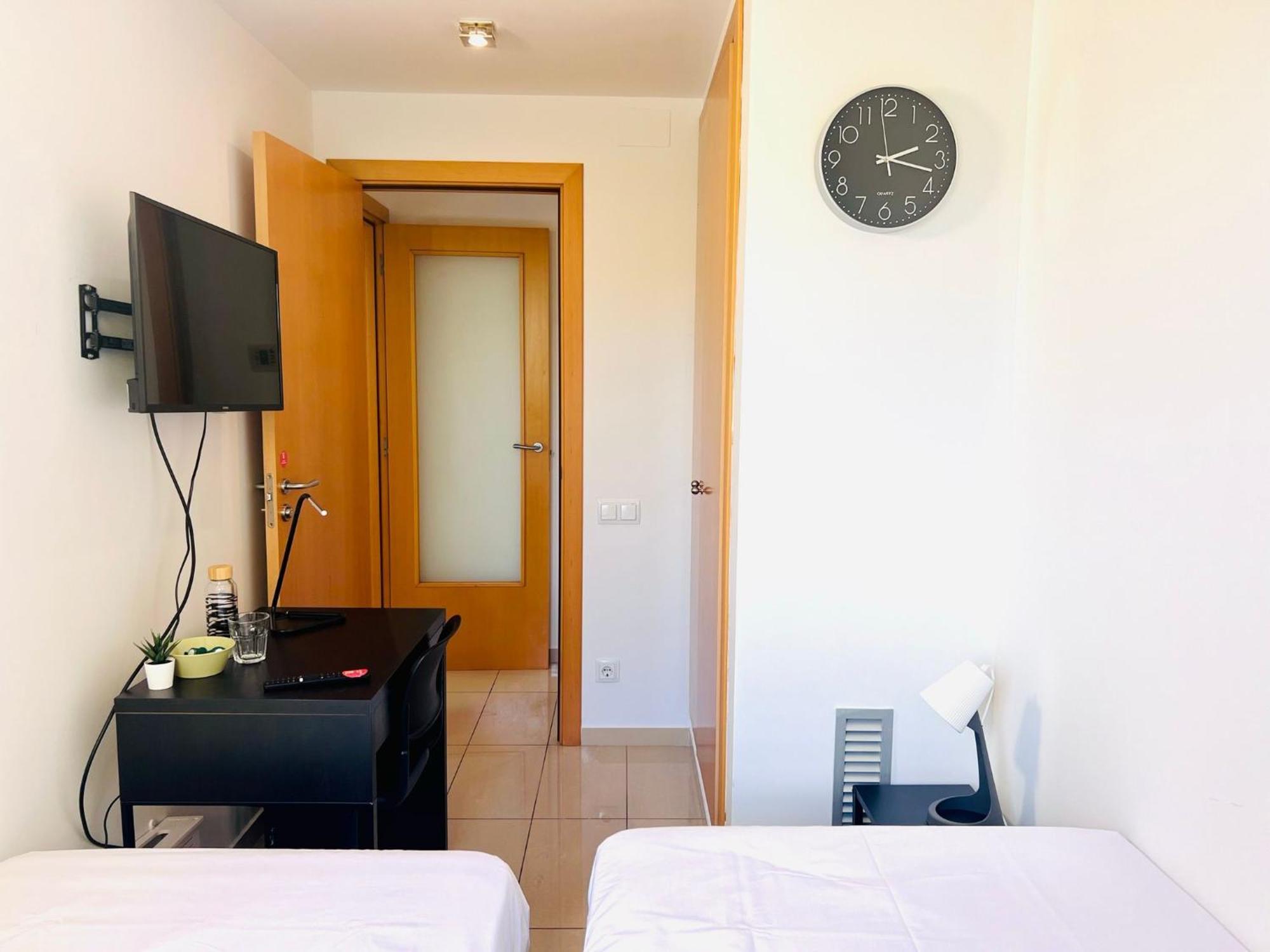 Fira Gran Via 2 - Private Rooms In A Shared Apartment - Habitaciones Privadas En Apartamento Compartido Оспиталет-де-Льобрегат Экстерьер фото