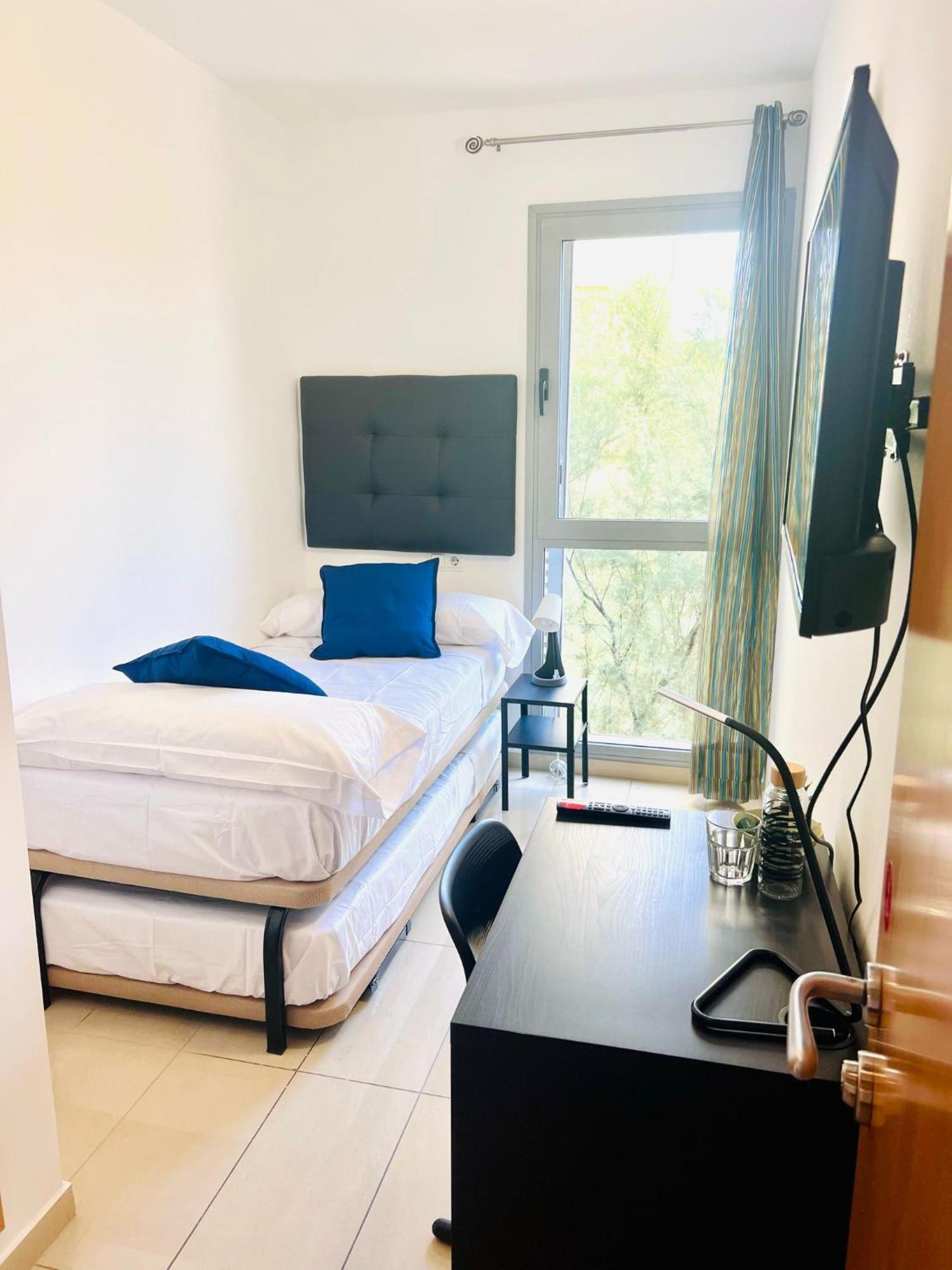 Fira Gran Via 2 - Private Rooms In A Shared Apartment - Habitaciones Privadas En Apartamento Compartido Оспиталет-де-Льобрегат Экстерьер фото