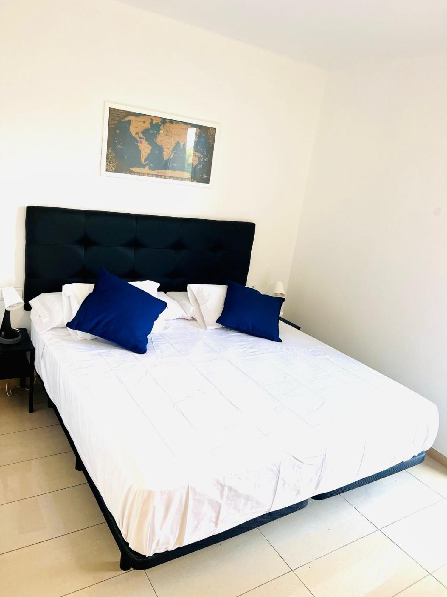 Fira Gran Via 2 - Private Rooms In A Shared Apartment - Habitaciones Privadas En Apartamento Compartido Оспиталет-де-Льобрегат Экстерьер фото