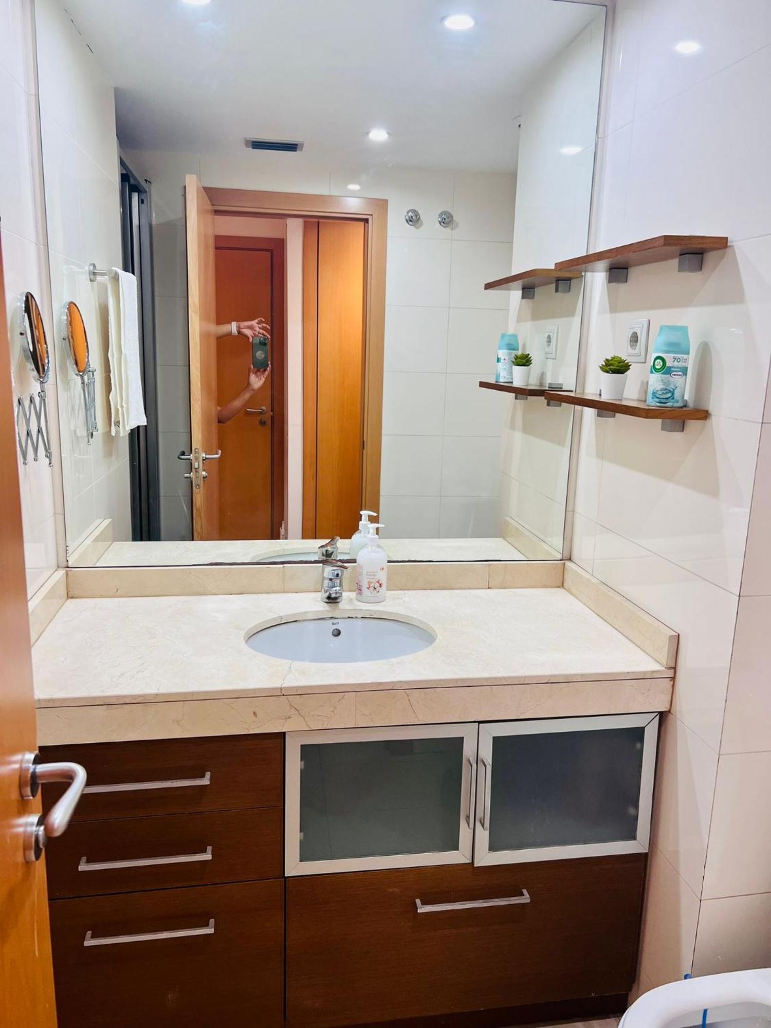 Fira Gran Via 2 - Private Rooms In A Shared Apartment - Habitaciones Privadas En Apartamento Compartido Оспиталет-де-Льобрегат Экстерьер фото